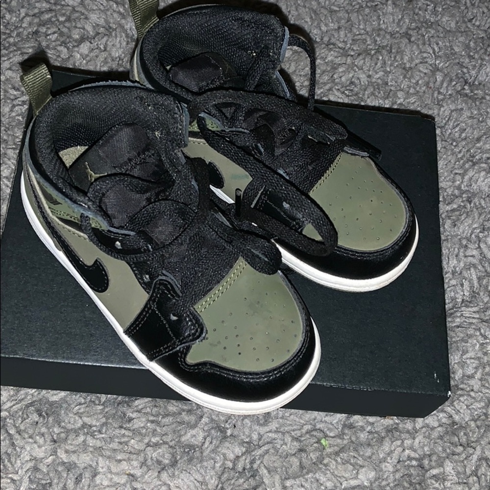 Jordan retro 1’s